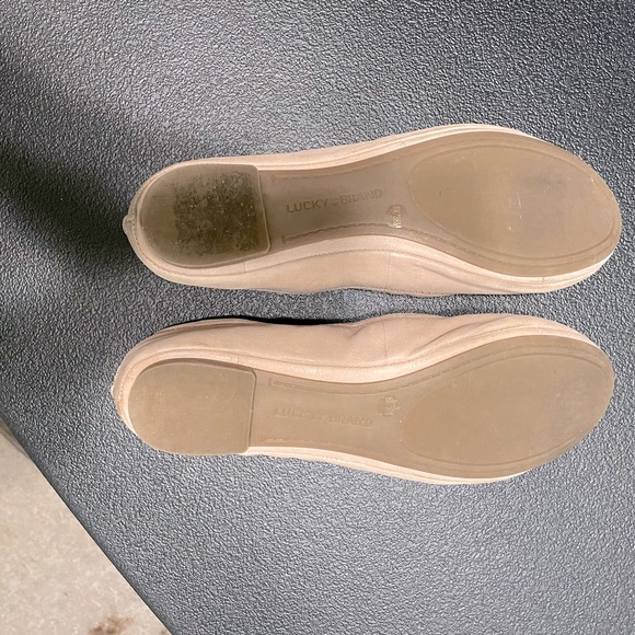 Lucky Brand Ladies Leather Flats Shoes, used in good condition. Size 8M - Picture 4 of 6